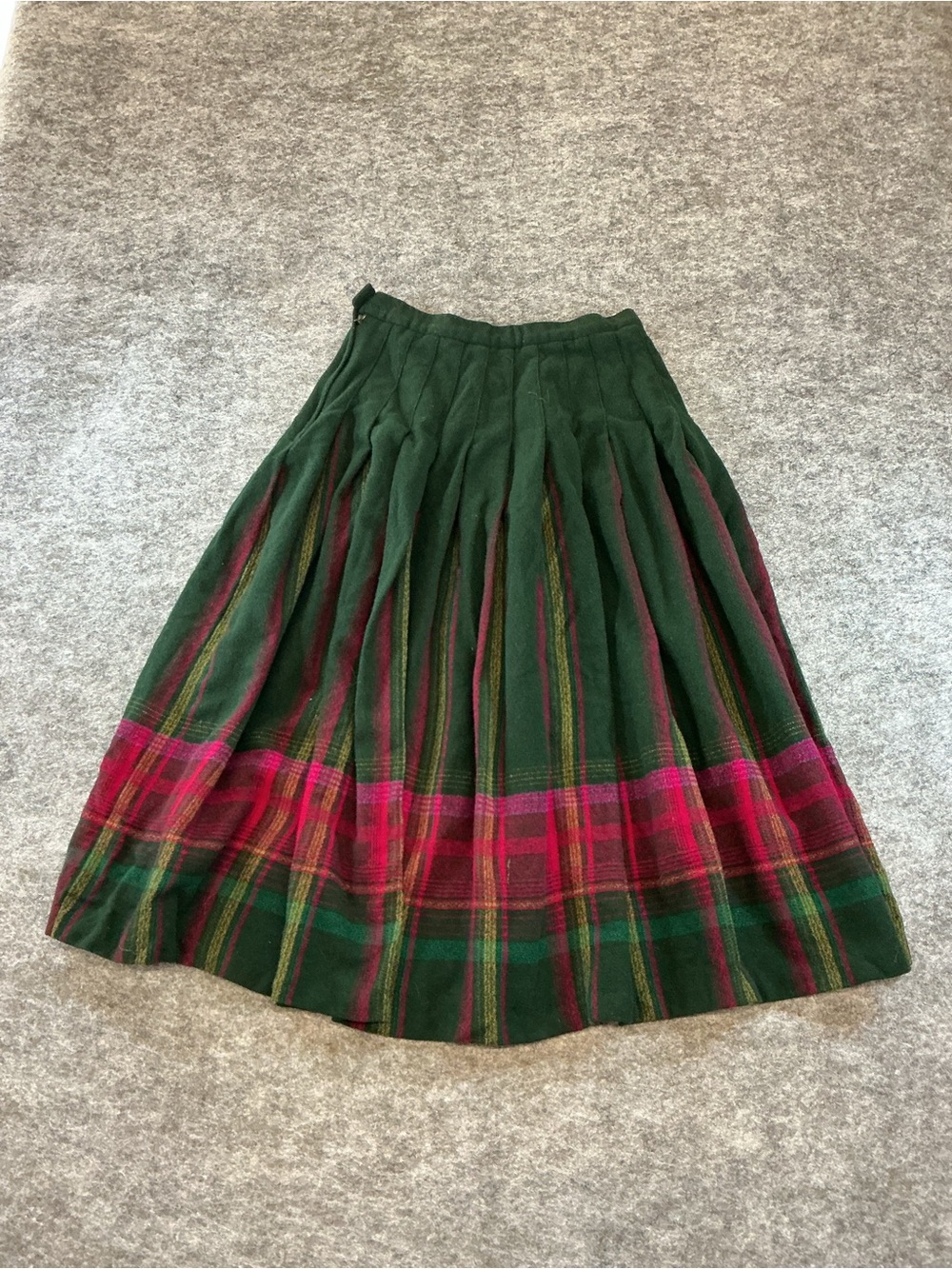 Pendleton VINTAGE MaGreen Wool Pleated Midi Skirt with Pink Plaid Made in USA